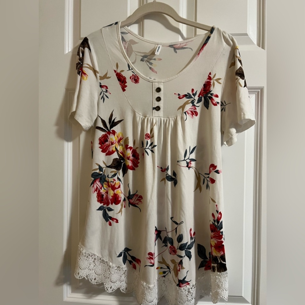 EUC Popyoung floral babydoll top. Size L